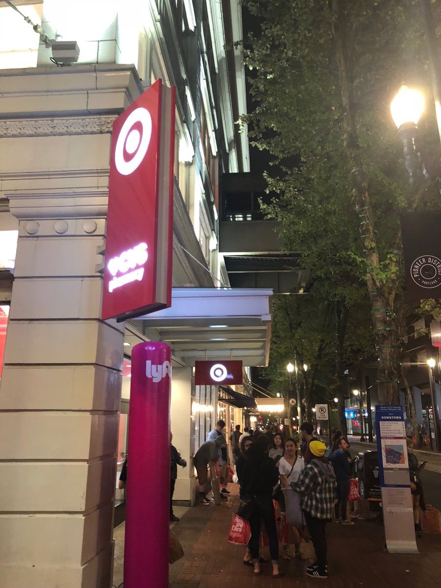 VincsonGreen's tweet photo. BTC Party at the Galleria Target! #GoPSU! #GoTarget! https://t.co/rjEUtSaRvM