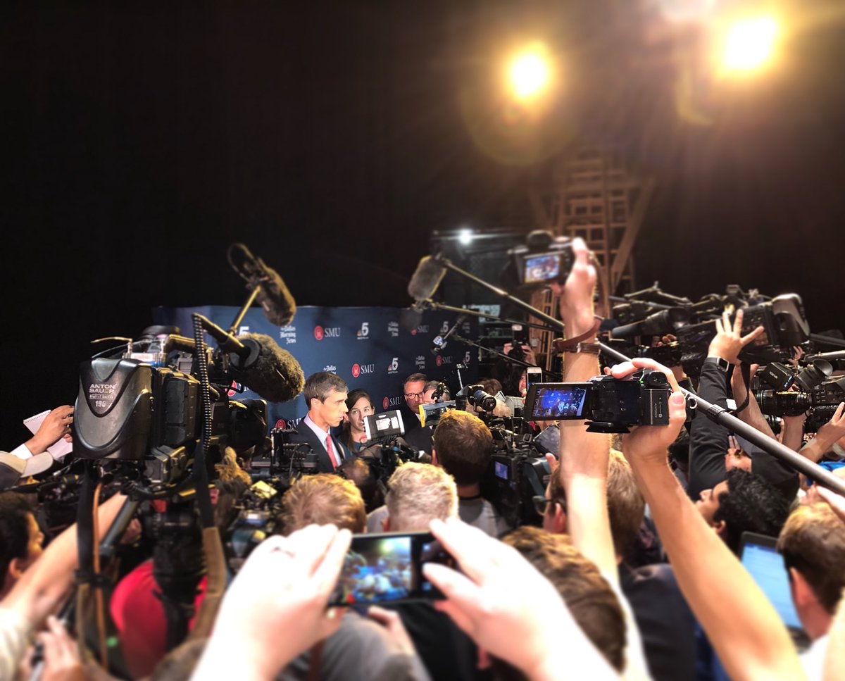 A producer on @TheBetoDoc captures the insane media swarm in Dallas last night