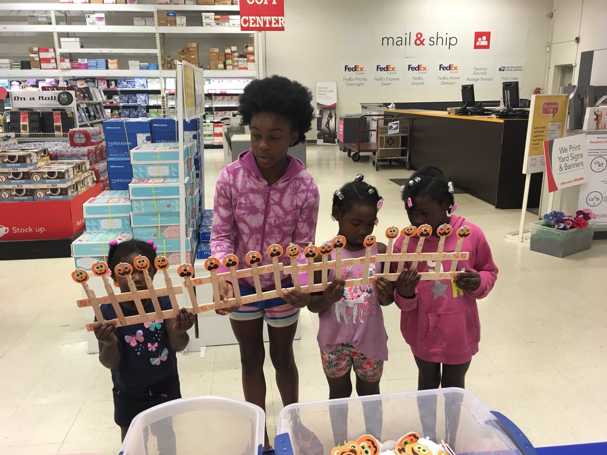 TammyWesterman's tweet photo. We are having fun making slime and pumpkins on a fence with Faulkner County HIPPY and Conway Office Depot. @officedepot #homevisiting https://t.co/tTsA6CnTUr