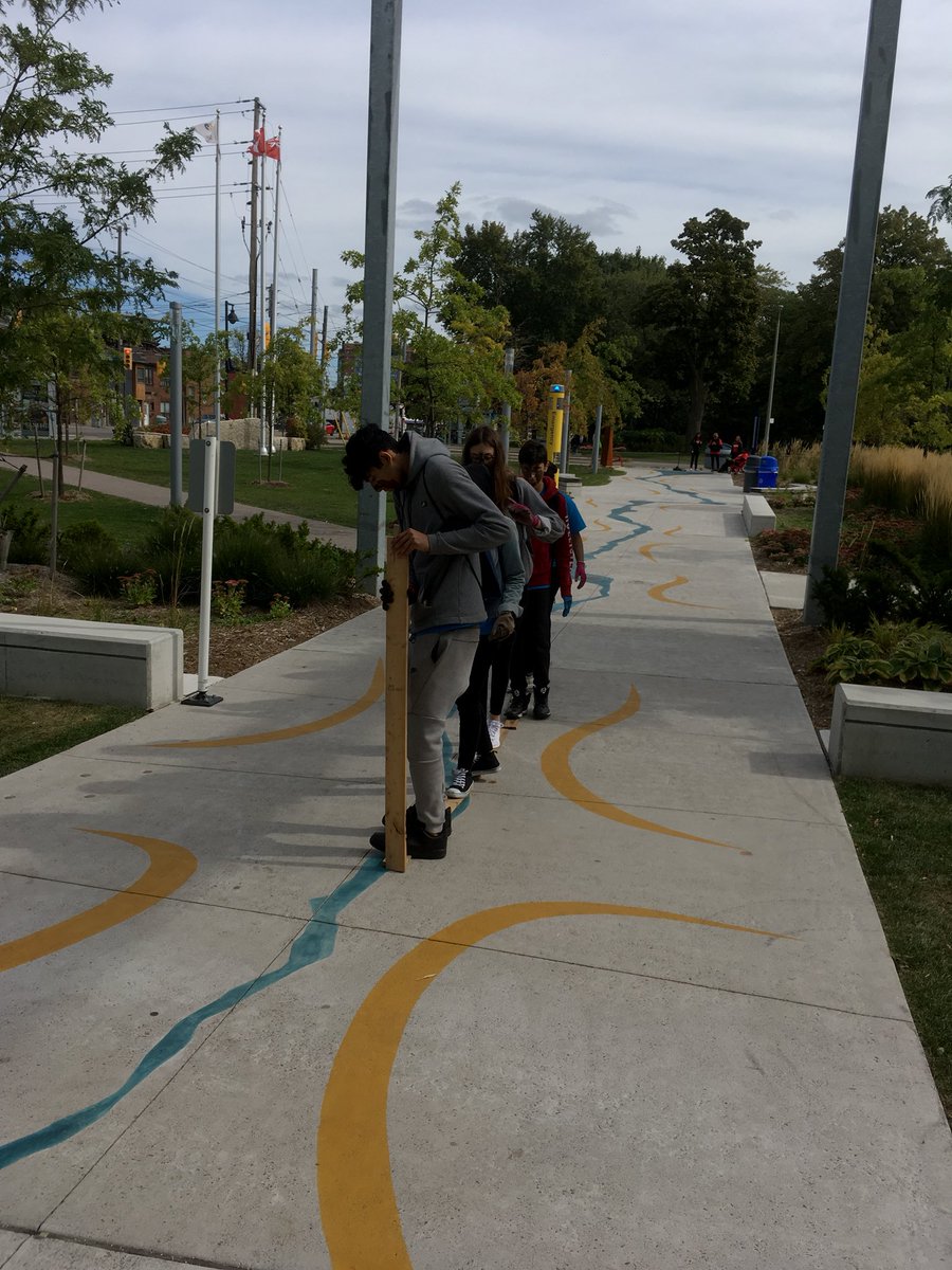 LakeshoreGrnds's tweet photo. Teams are working their way through the history challenge as part of today’s Amazing Race! #tyar18 #LakeshoreGrounds #HumberLakeshore https://t.co/6O8GMdPPzt