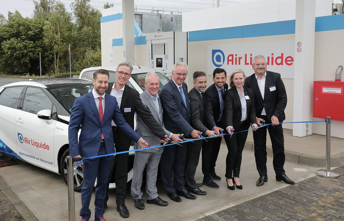 MicrocabUK's tweet photo. Microcab at the opening of Germany's 51st #hydrogen station at Frechen near Cologne #hydrogensociety #hydrogennow https://t.co/Al9FL2ZtbA