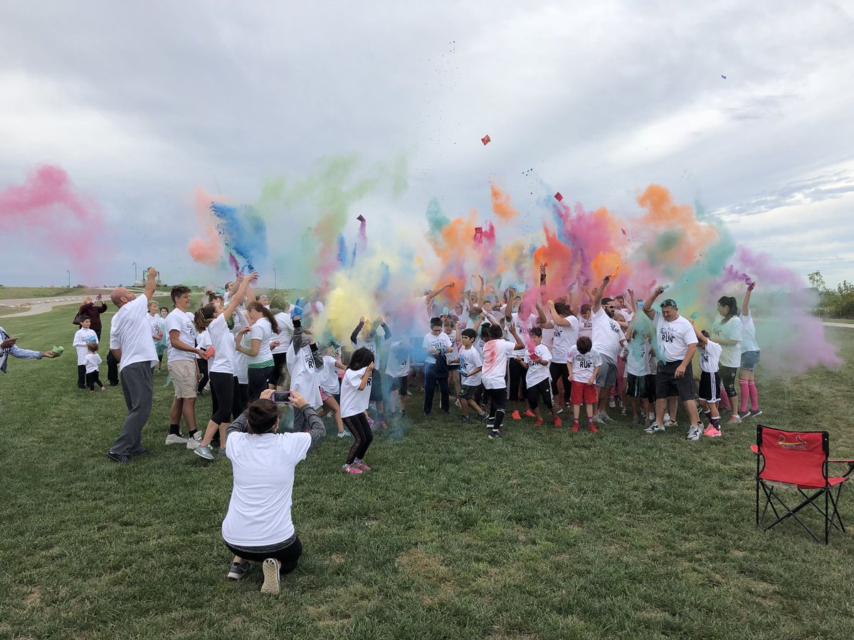 LCETrailblazers's tweet photo. We had so much fun today at the LCE color run! Thank you to the PTC for all of your hard work organizing this event! https://t.co/rCA5moJlqR