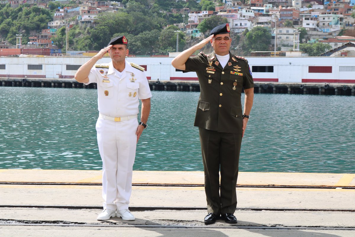 PrensaFANB's tweet photo. ¡AL INSTANTE! Desde el muelle Puerto de la Guaira es recibido el Buque Hospital "Arca de La Paz" en aras de fortalecer los lazos bilitares entre China y Venezuela en apoyo de materia de salud. #BuquesDePaz https://t.co/VOtqwRC1Yp https://t.co/MCxNFkgDP3
