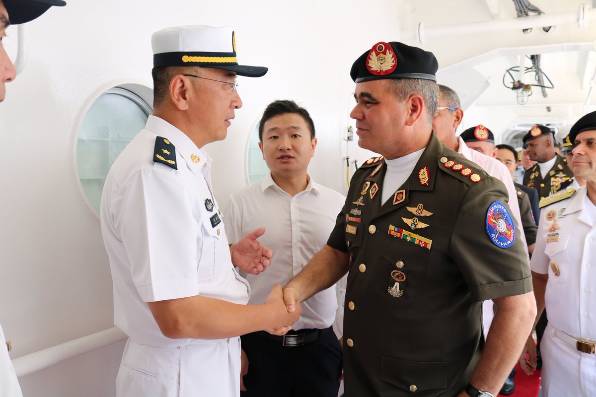 PrensaFANB's tweet photo. ¡AL INSTANTE! Desde el muelle Puerto de la Guaira es recibido el Buque Hospital "Arca de La Paz" en aras de fortalecer los lazos bilitares entre China y Venezuela en apoyo de materia de salud. #BuquesDePaz https://t.co/VOtqwRC1Yp https://t.co/MCxNFkgDP3