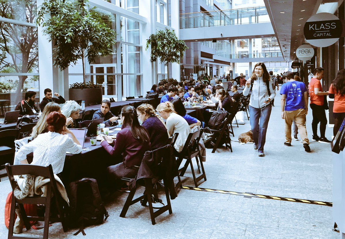 HackworksInc's tweet photo. #ElevateHackathon is in full swing! Hackers as far as the eye can see... and for sure the coolest T-Shirt ever is onsite aswell! #iloveitwhen #youcallmebigdata 👌🏼 https://t.co/k06oUsizTC
