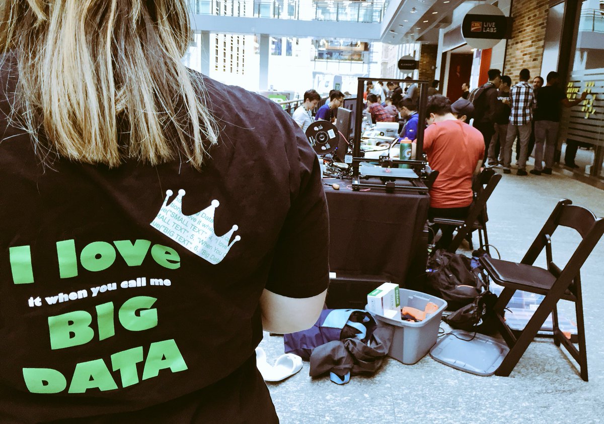 HackworksInc's tweet photo. #ElevateHackathon is in full swing! Hackers as far as the eye can see... and for sure the coolest T-Shirt ever is onsite aswell! #iloveitwhen #youcallmebigdata 👌🏼 https://t.co/k06oUsizTC
