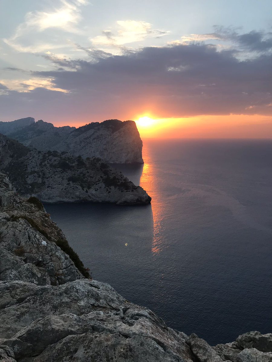 mallorcasite's tweet image. Formentor is one of the spots from where you can see the most beautiful sunsets on the island of # Mallorca.Check our properties in the area➡️. #Sunsethttps://goo.gl/z1j1ee