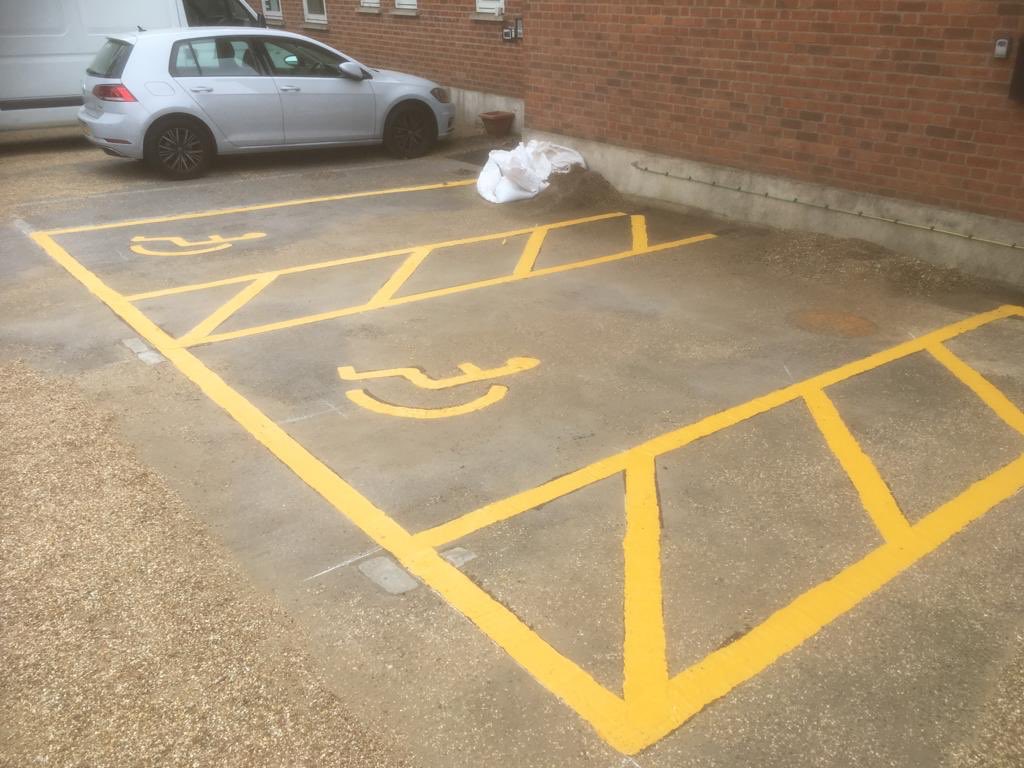SPS_Contractors's tweet image. Fresh new disabled bays installed in Poundbury Dorset