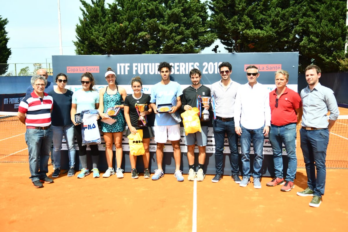 BetoManasOk's tweet photo. 🎾 La premiación #FutureCASLA 🏆 Copa @FciasLaSante
¡Felicitaciones a los campeones Fernanda Brito y Gonzalo Villanueva! 👏👏👏🥇
#VamosCiclón 🔵💪🔴 https://t.co/dAnKrUhDIh