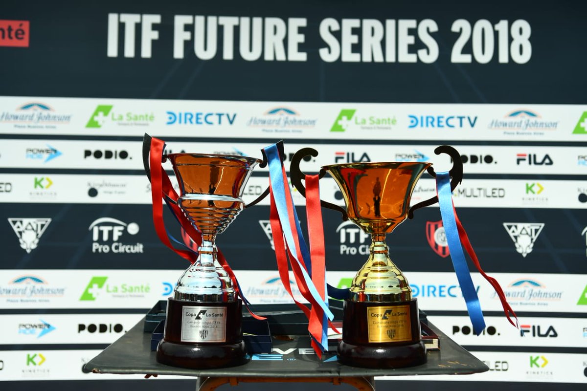 BetoManasOk's tweet photo. 🎾 La premiación #FutureCASLA 🏆 Copa @FciasLaSante
¡Felicitaciones a los campeones Fernanda Brito y Gonzalo Villanueva! 👏👏👏🥇
#VamosCiclón 🔵💪🔴 https://t.co/dAnKrUhDIh