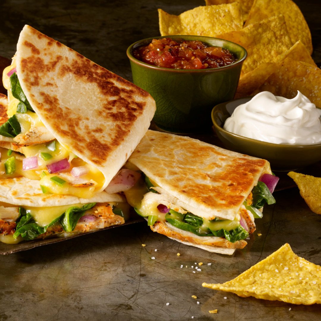Rute maske Slumber Studio Movie Grill on Twitter: "Our Southwest #Quesadilla features Cheddar  and Jalapeno Jack Cheeses, Sour Cream, and Chargrilled #Fajita Chicken or  Sirloin Steak. Add our Perfect #Patron 'Rita, made with SMG Barrel
