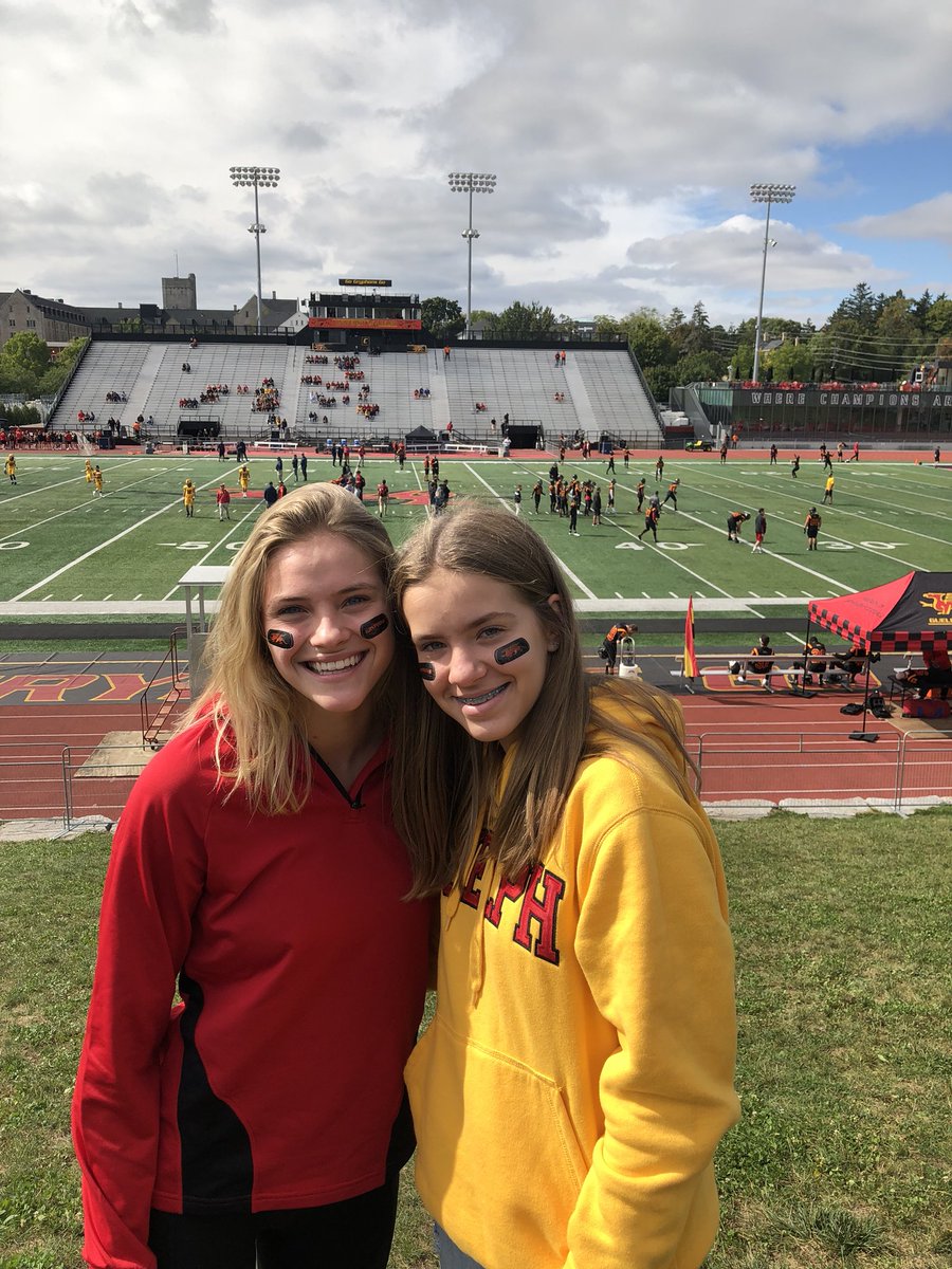 guelph_gryphons's tweet photo. 🏈 45 minutes away from kickoff! #GryphonHC18 #GUEvsQUE https://t.co/oHNyUQTpY3