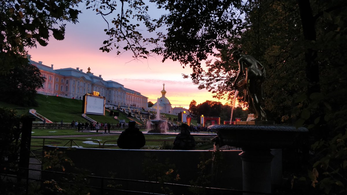 AlexGandler's tweet photo. Closing the fountains in #Petergof #saintpetersburg for the summer.
Last days of summer in #Russia. https://t.co/qUff57qNkb