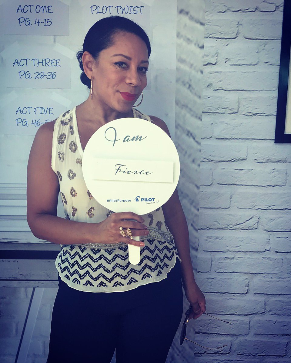selenis_leyva's tweet photo. Hey Twitter fam ! I need your help! I am looking for your likes and retweet’s to help me win 5k for my charity @CureCancerNow !! @PilotPenUSA #pilotpurpose will donate $ to the celeb with most tweets and likes 🙏🏼 let’s kick #Cancers ass!  I know we got this 💪🏽 https://t.co/cJM4jsnNyI