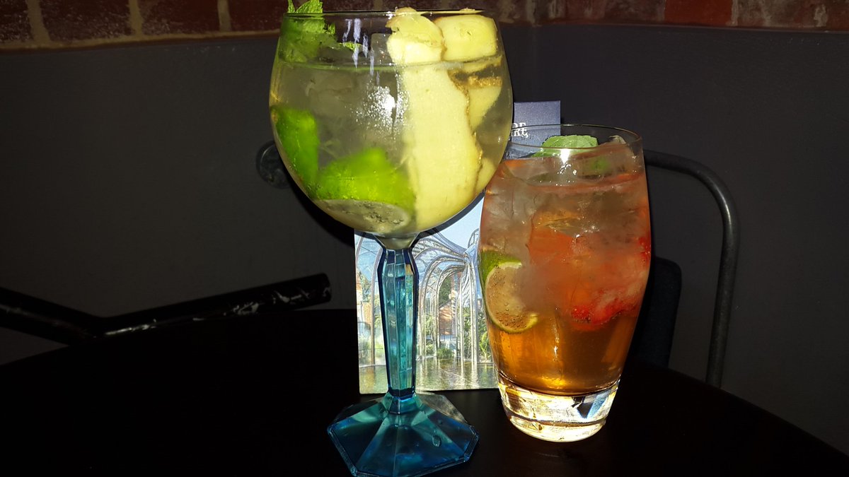 ShireenJordan's tweet image. Fabulous tour @homeofbombay for @JtDebbie belated b'day finding out about botanicals and gin-making. One of us ended up squiffy...!#bombaydistillery #cocktails