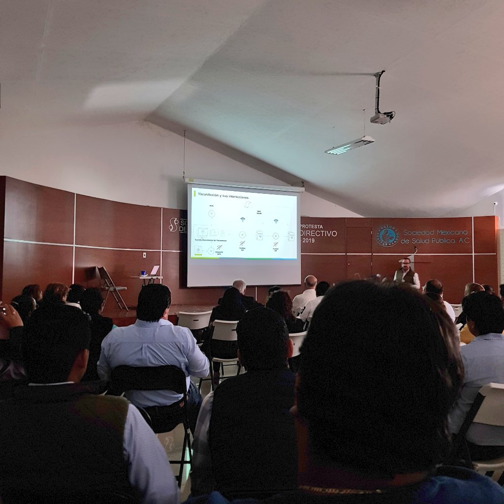 AlexSanMz's tweet photo. La #Vacunacion es la acción preventiva más exitosas de la Medicina; la modernidad y la tecnología pueden potenciar su alcance.
Nos encontramos en la presentación de la VacunAcción App, en la sesión "Cartilla de Vacunación Electrónica", con el Dr. Miguel Betancourt Cravioto. https://t.co/73pnPdPalk