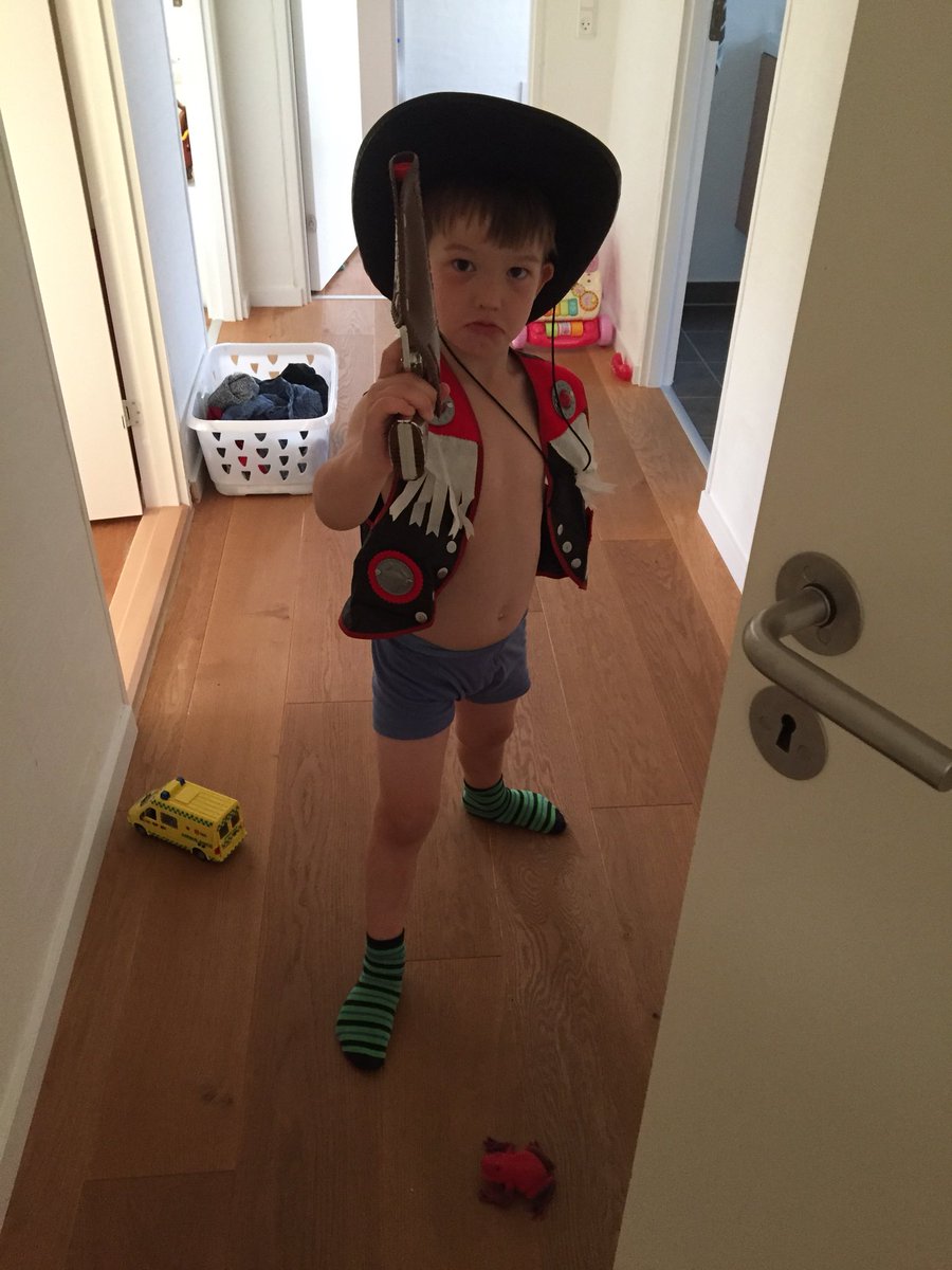 allisonbroegger's tweet photo. My alien/Baker/luau girl and her half naked sheriff brother 😂 I love these 2 so much, they’re hilarious 🤣❤️#NaomiGrace #NoahLevi https://t.co/qIuWj6bI22