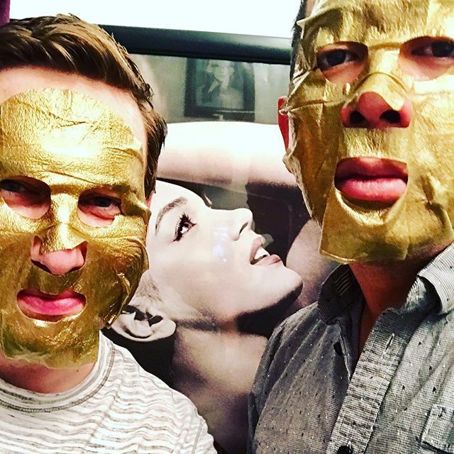 ericmchicago's tweet photo. Getting #ready for Danny’s Chicago movie premiere, darling. 24k only will do.  #besites #gaybesties #gaysofinstagram #abfab #gaystagram https://t.co/2CgO2pgqyl https://t.co/uYKcdUUfOy