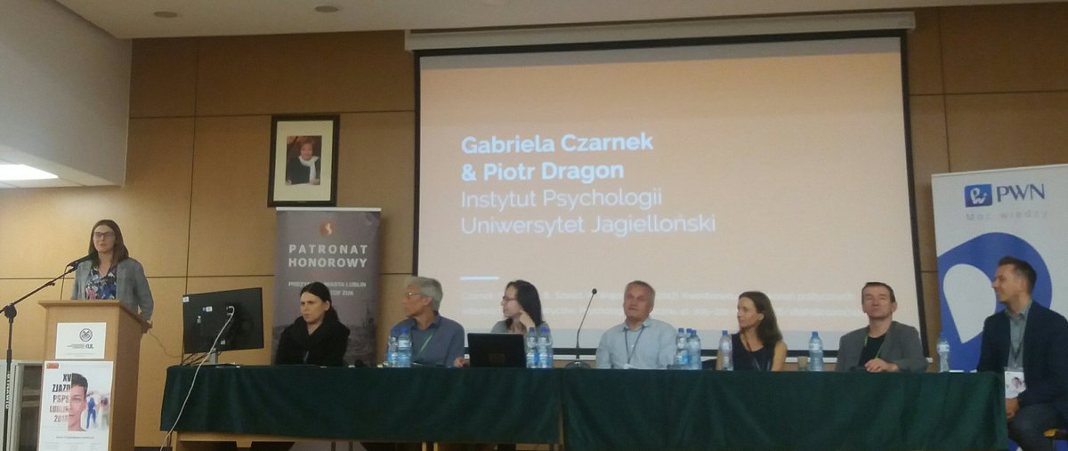 Michal_Bilewicz's tweet photo. Laureatami tegorocznej nagrody Roberta Zajonca zostali @gabrielaczarnek i @piotr_dragon z @JagiellonskiUni. Gratulacje! #PSPS2018 https://t.co/ygFSYgQOU3
