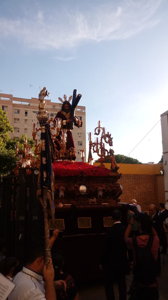🕖 18:48

📍 <a href="/NPJSkirri/">Ntro Padre Jesús de la Salud “Kirri”</a> ya recorre las calles del barrio del Polígono de San Pablo

🎷 <a href="/AMJuncal/">A. M. Juncal</a>

#Salud2018 #TDSCofrade
