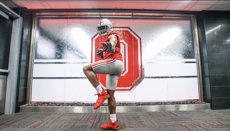 DEdwards__'s tweet image. Blessed to receive an offer from THE Ohio State University #GoBucks 🌰