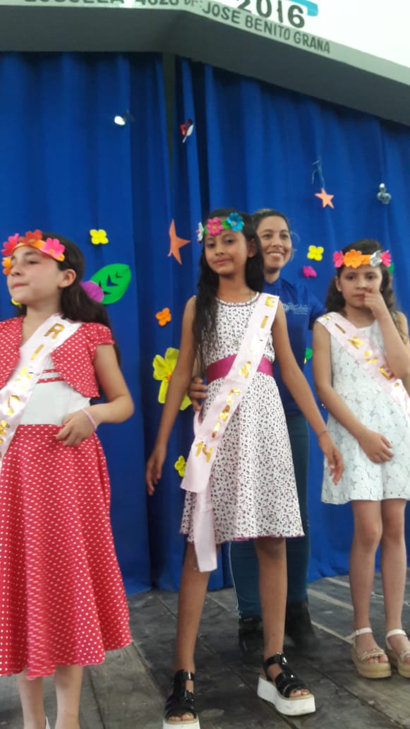 LuisaFl29154263's tweet photo. CAI 14 COLONIA
SANTA ROSA
ELECCION DE LA REINA
DE LOS ESTUDIANTES.
#MareaAzulEsa
@UrtubeyJM
@MArtinRangeon
@Escuelabierta1
@OteroPatito
@fguillesaavedra https://t.co/ZilcgNTYor