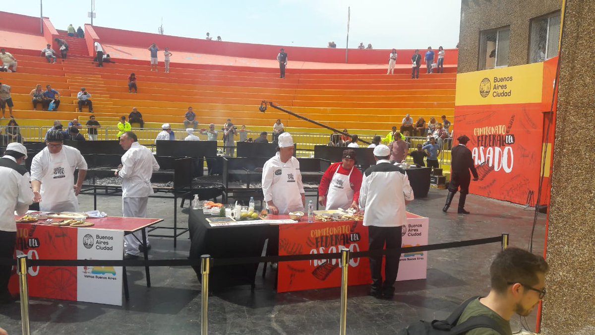 COVIAR1's tweet photo. Seguimos disfrutando de una tarde maravillosa en el 3* Campeonato del #asado #CFAMataderos desgustando excelentes #vinos en el stand de @COVIAR1 y @AgroindustriaAR cc @FondoVit @carlos_joseph @BA_Gastronomica https://t.co/qOtMJ783x4