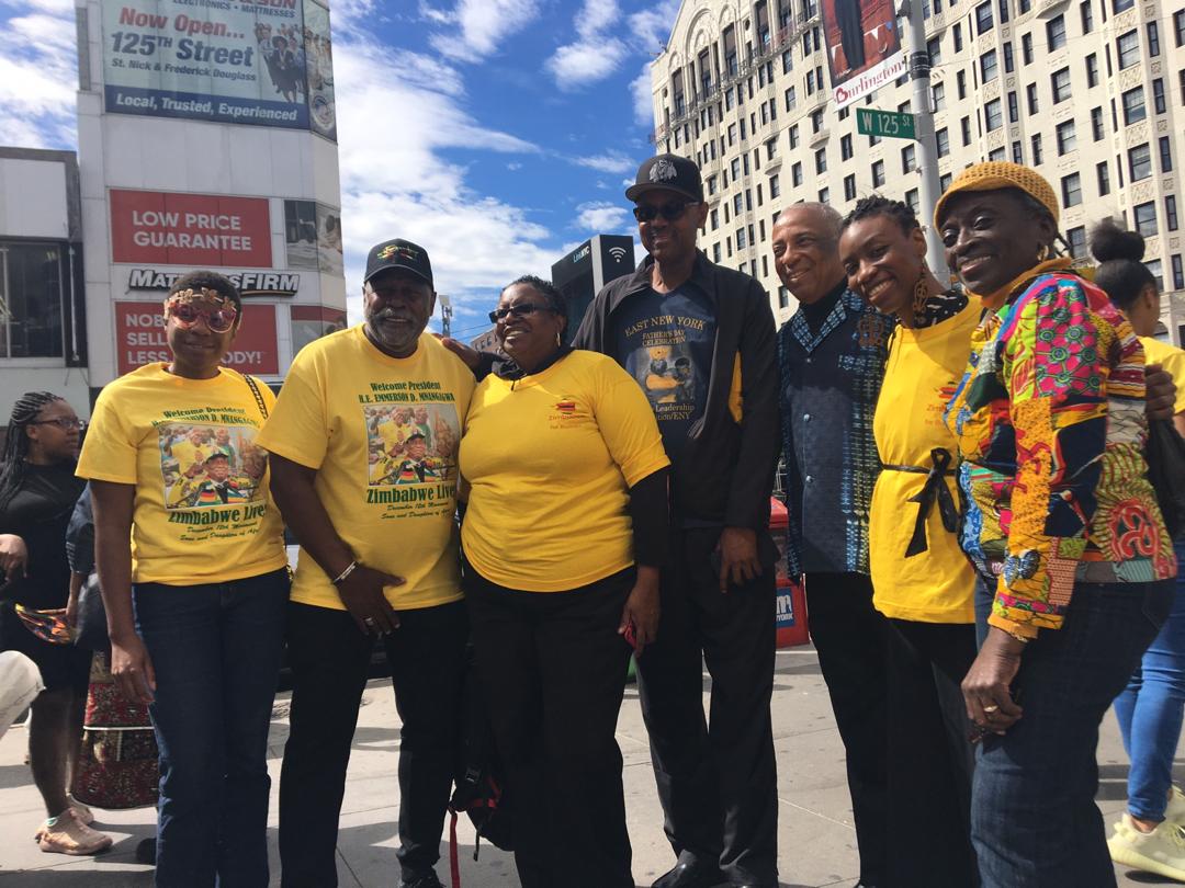Letty_Mabhena's tweet photo. #D12Movement & #FriendsOfZimbabwe Solidarity Rally & March #HappeningNow in Harlem #NewYork USA.
#EDOurPresident
#EDisMyPresident
#ZimbabweIsInSafeHands
#EDatUNGA https://t.co/yoBjHFdet7