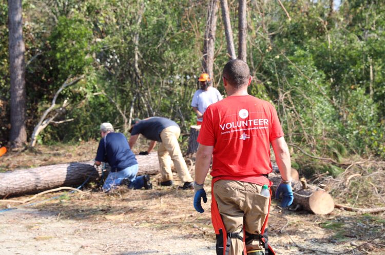 CokeCCBCC's tweet photo. The Coke Response Team served NC teammates &amp; families affected by #hurricaneflorence. We’re truly inspired by how our people have come together in many ways – working long hours, organizing &amp; delivering donations, &amp; ‘getting our hands dirty’ to do whatever needs to get done! https://t.co/SZc2TWvtLE