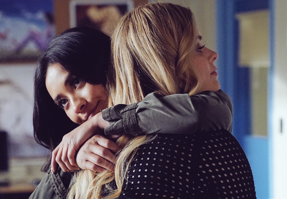 Cece_is_A's tweet image. emison hugs are perfection