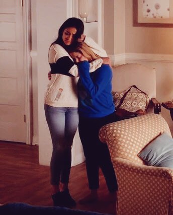 Cece_is_A's tweet image. emison hugs are perfection
