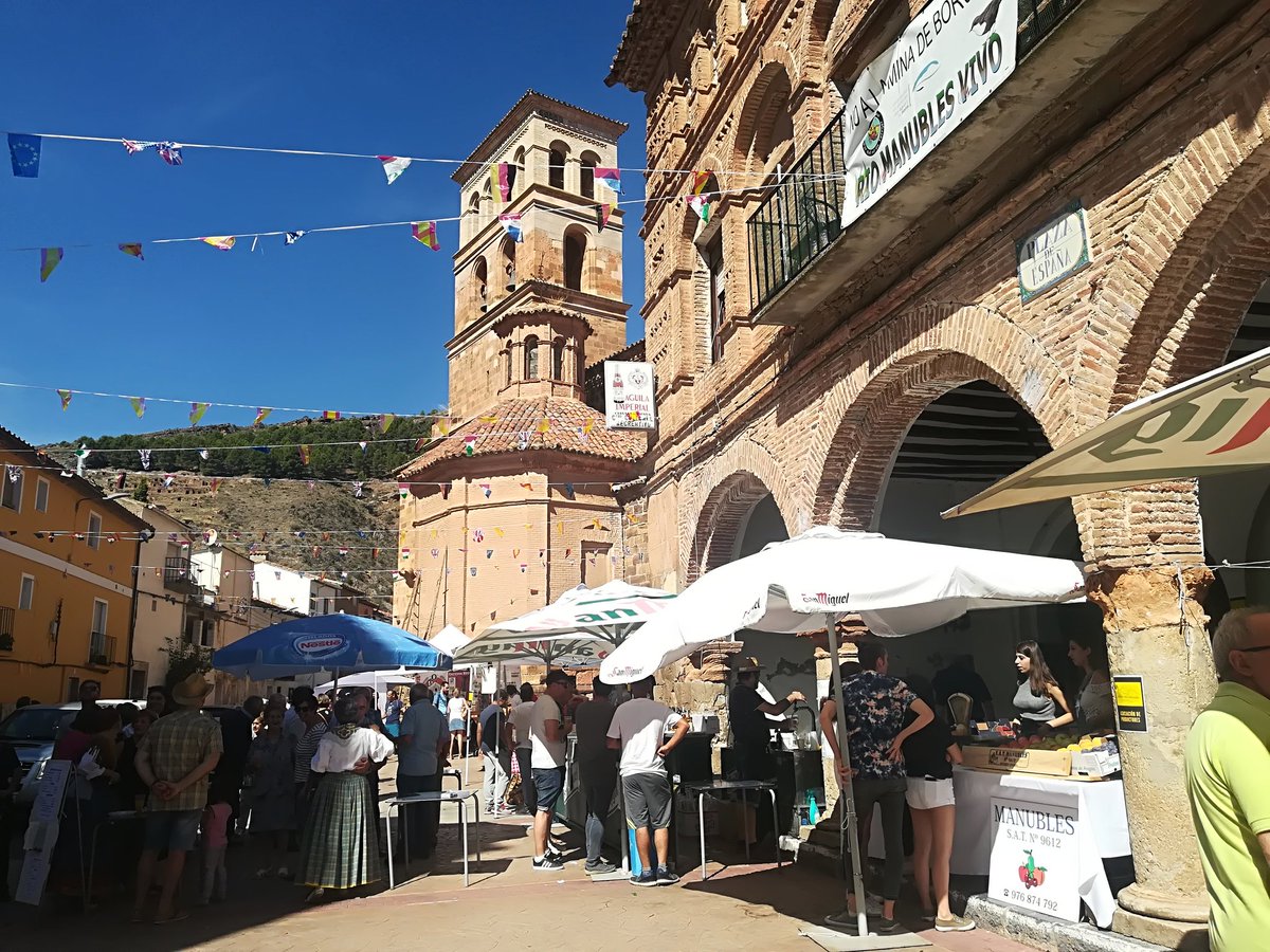AnaV_Serrano's tweet photo. Fruta de lo mejor de #Aragon en la Feria de la fruta del Valle del Manubles en Torrijo de la Cañada. 
Rica, sabrosa, dulce ... Que difícil la vida del agricultor. 
#frutadearagon #eligeproductodearagon #ValledelManubles #ComarcaCalatayud #feria #fruta #torrijo

@frutamanubles https://t.co/PbU5wHniBc