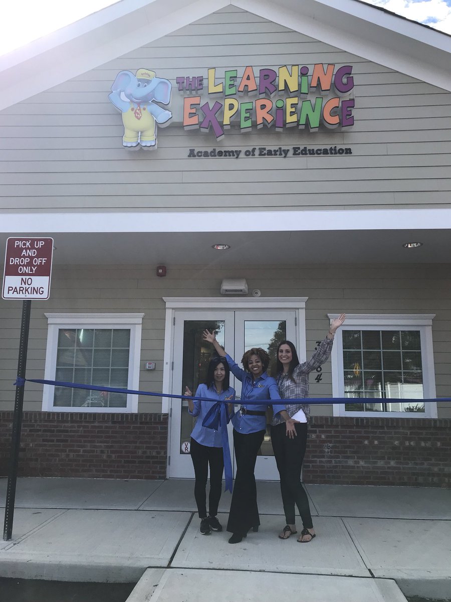 AlfanoAmanda's tweet photo. Perfect day for #TLEEastNorthport Grand Opening!! https://t.co/iAn21ILYMd
