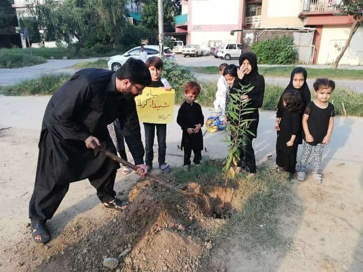 Mohtermalaila's tweet image. Yes we do Matam on  ashura 
but we also donate blood ,grow plants ,donate money for dams.we also clean our city
This is Hussinat..❤️.we spread humanity (Hussinat ) 
#HussainSaveHumanity 
#hussain4peace