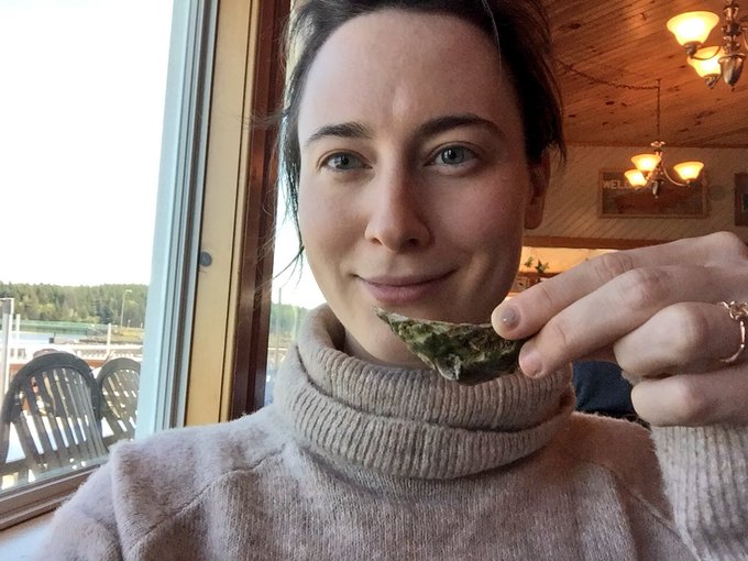 No makeup and oysters for lunch. Happy lazy Tif is happy. https://t.co/MiWp1eW9ZC