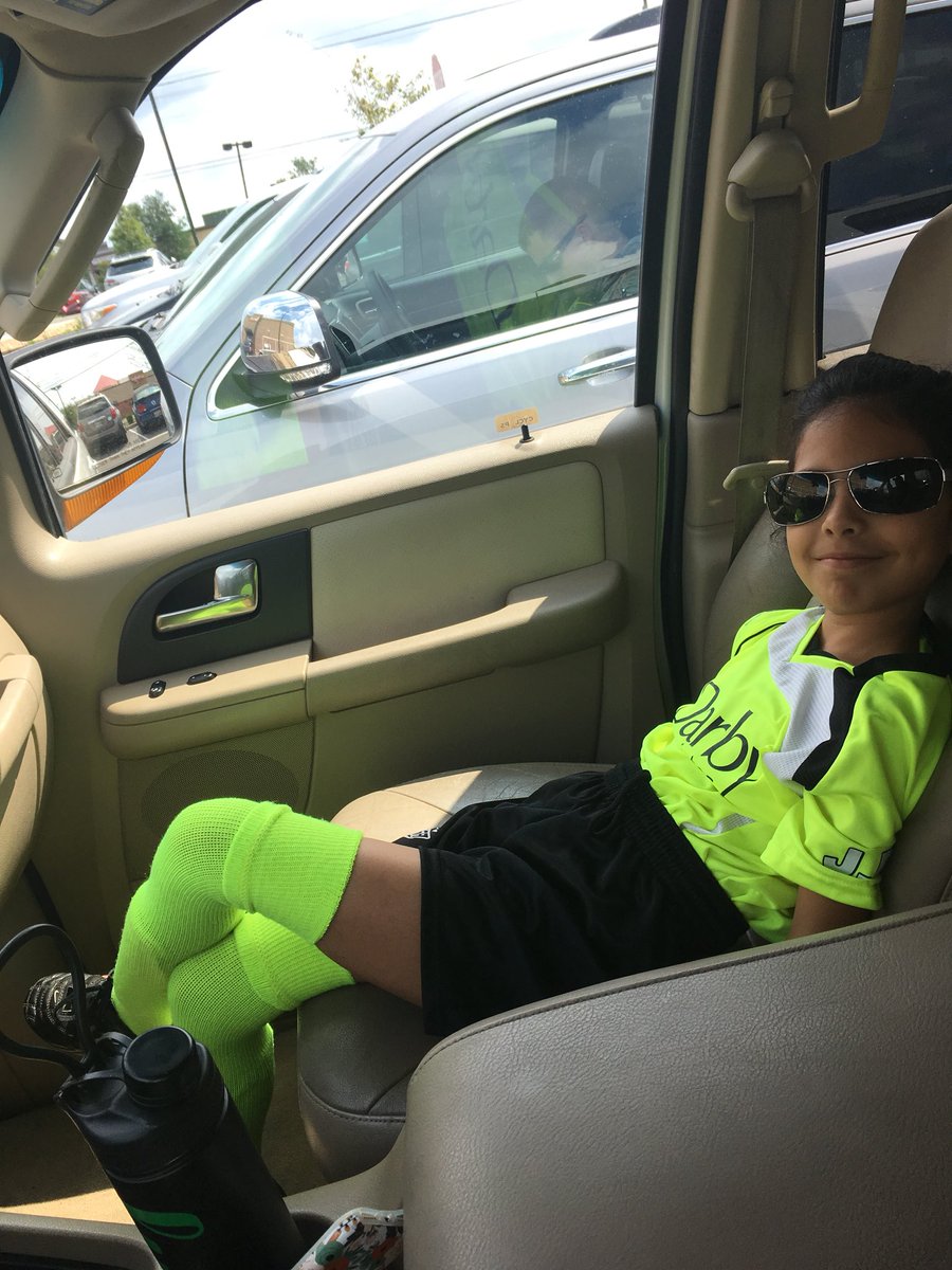 matte4's tweet photo. Lucy’s pre-game chill. https://t.co/HDXVswyzIj