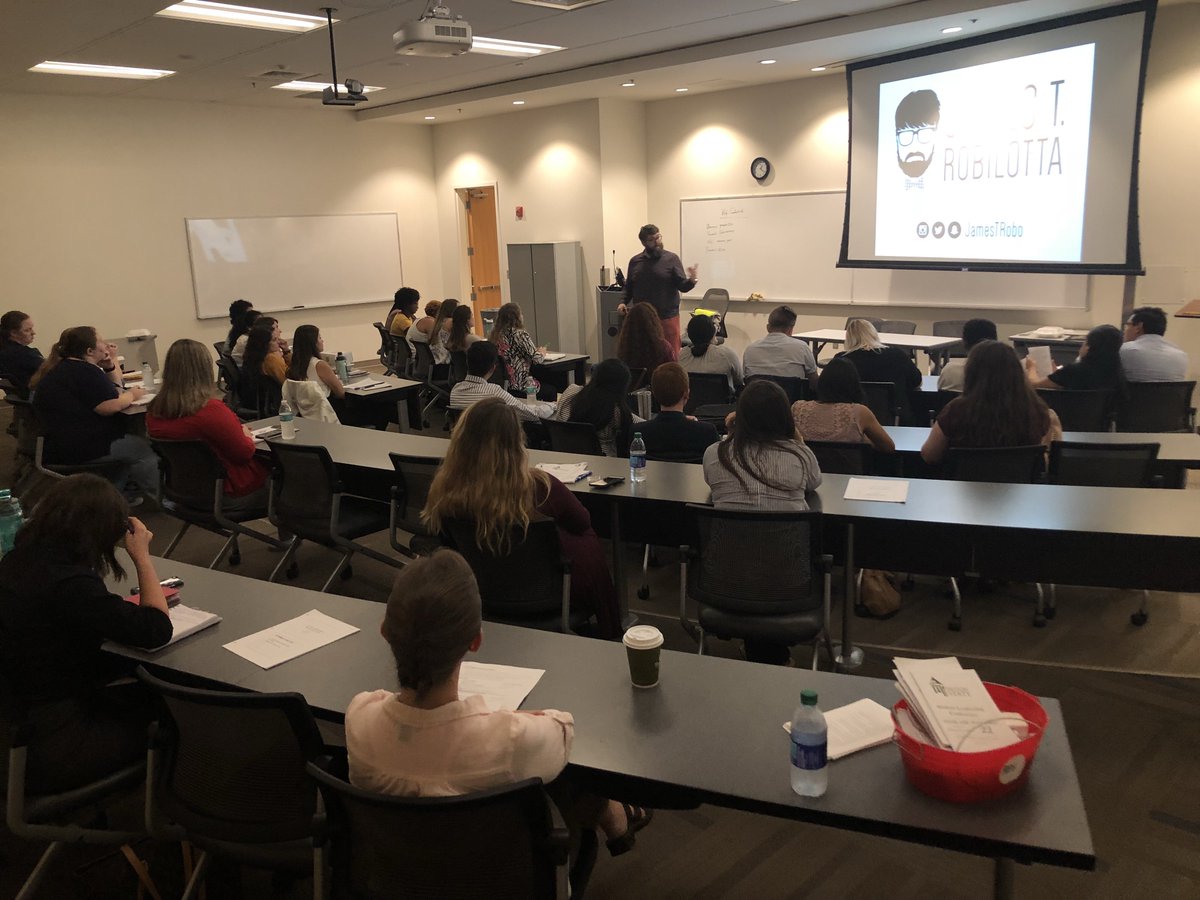 DSCStudentLife's tweet image. Shoutout to all of the dedicated students who came out to the Student Leadership Conference today! Here is a snapshot of them with today’s keynote speaker, @JamesTRobo . #LeadBoldly #DaltonState #AuthenticLeadership
