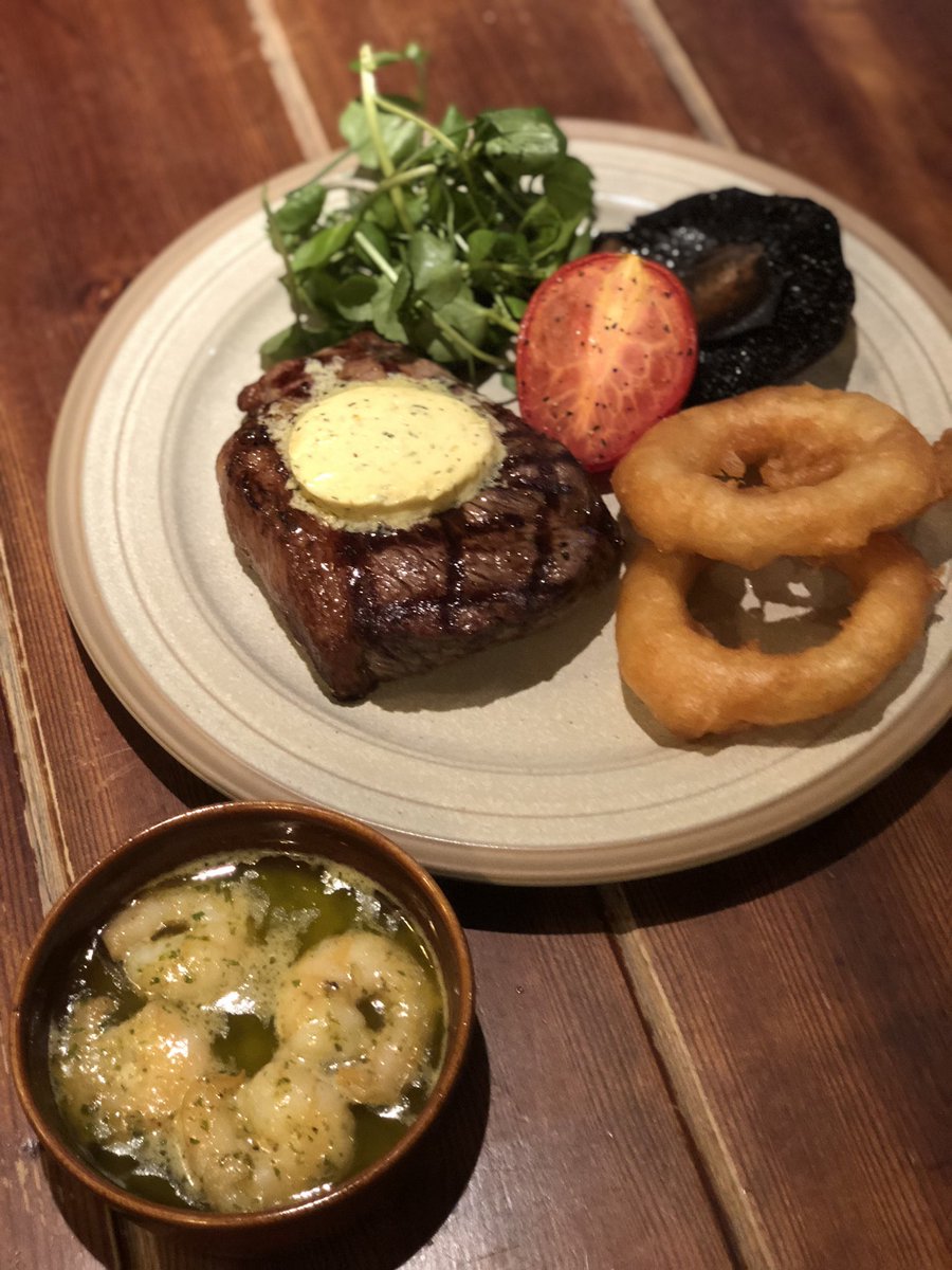 Try our 10oz Rump Steak 🐄, cooked to perfection and served with garlic king prawns 🍤

#rump #steak #surfandturf #pub #food