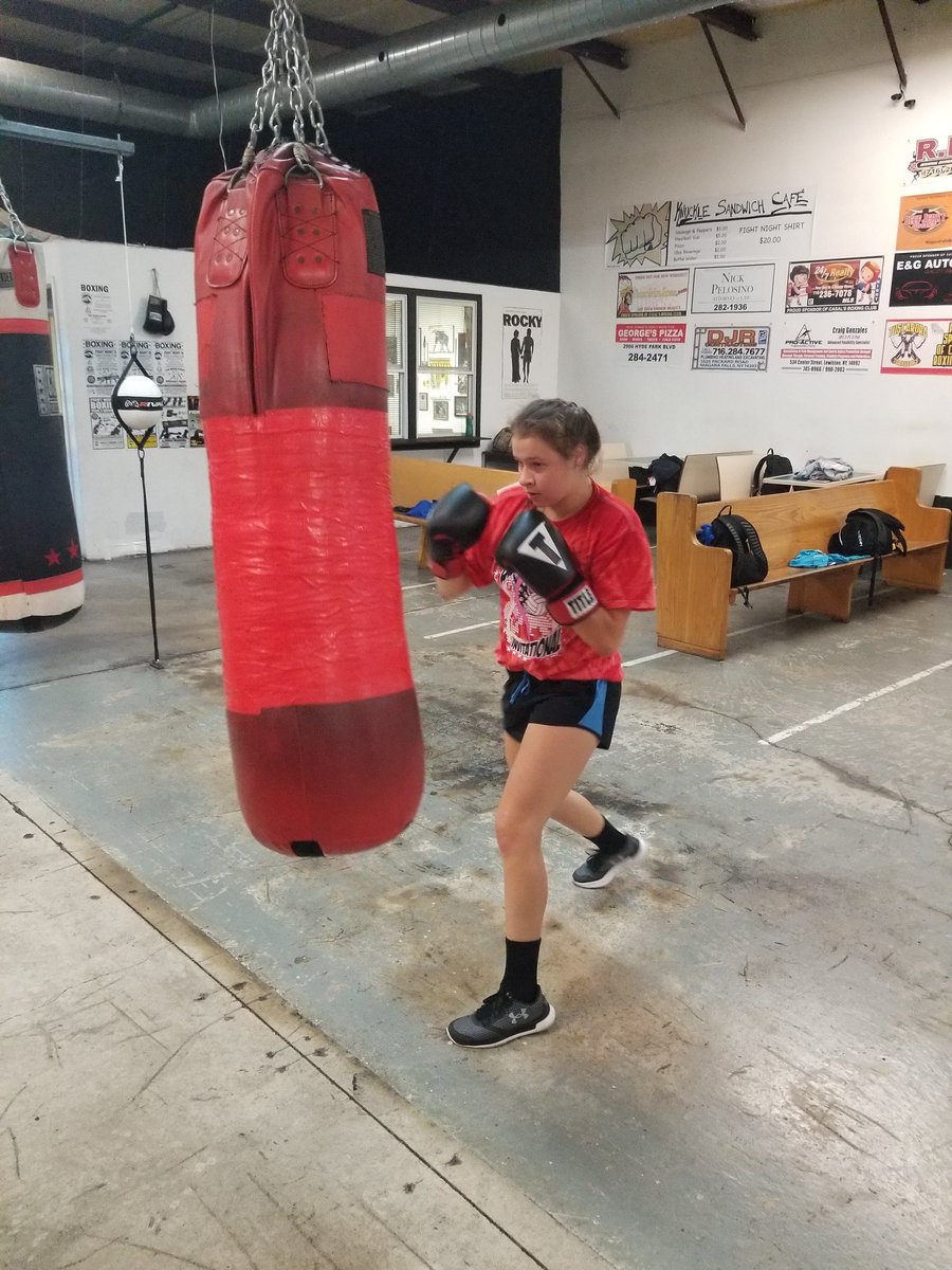 CoachBeutel's tweet photo. Big thanks to my longtime friend Ray and his guys at Casal's Boxing Club for leading us through one heck of a workout this morning! Great work by the Wolves!  #WolfpackTough #DeterminedToDominate https://t.co/splzpr08lv