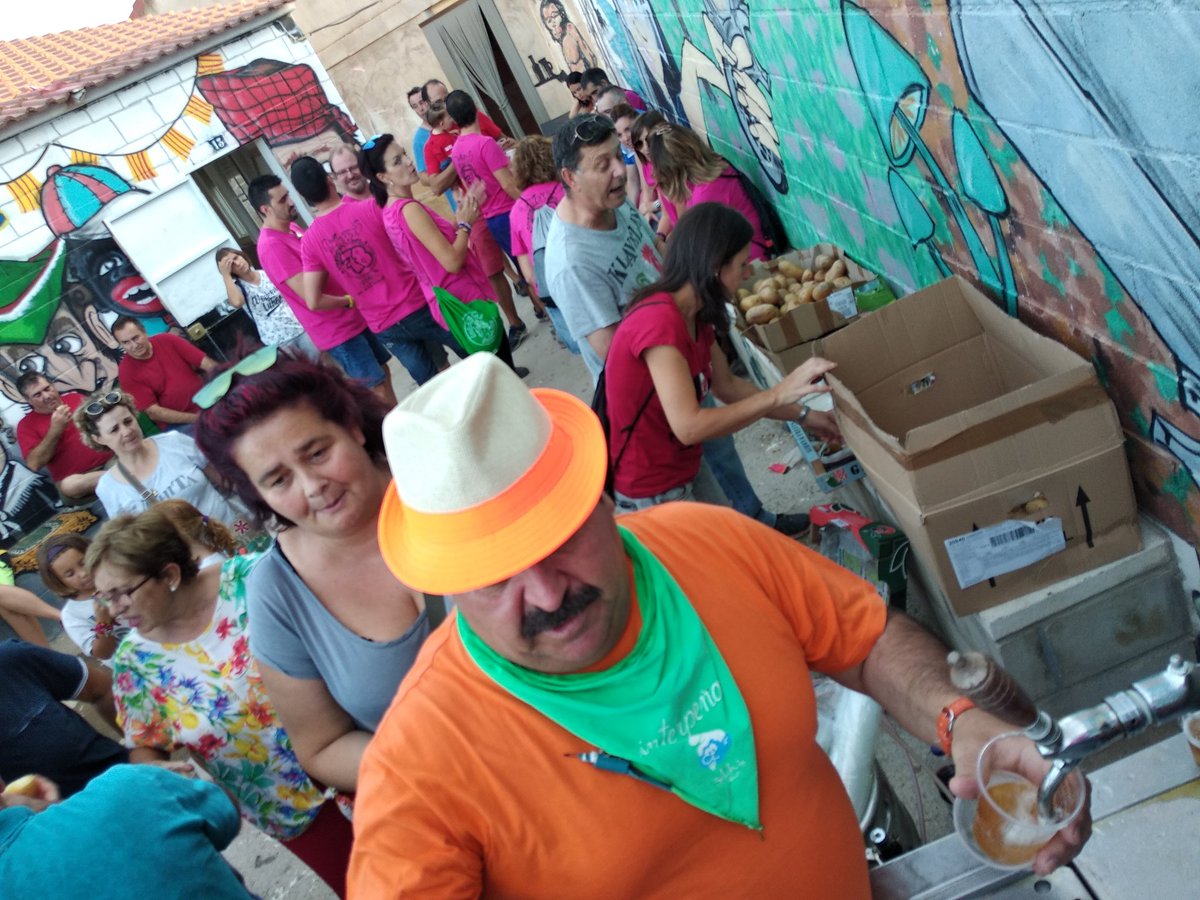 interpebelchite's tweet photo. Merendando en las peñas https://t.co/xJJt3tUdRE