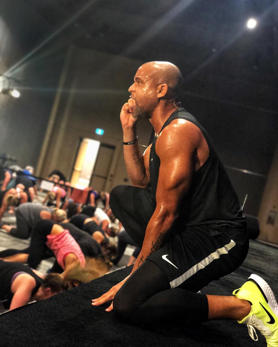 DalhousieU's tweet photo. .@ShaunT made #DalhousieU and friends SWEAT today at @hfxconventions! Thanks for stopping by #Halifax to be part of our #Dal200 celebration. 💪 (🏷: @DalHealth, @HLHL2018) https://t.co/9Jli1VLl6E