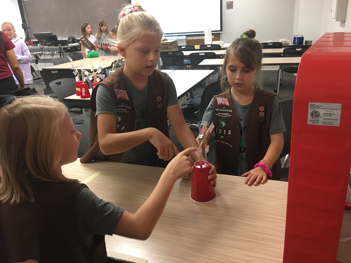 HannaAJensen's tweet image. Today I was able to enjoy the outreach of @UofA_Engr; not as an employee, but as a parent of a Girl Scout. Thank you Dr. Spiesshoefer and all other volunteers for a fantastic event encouraging girls to STEM! #engineeringfair #girlscouts #GirlsinSTEM