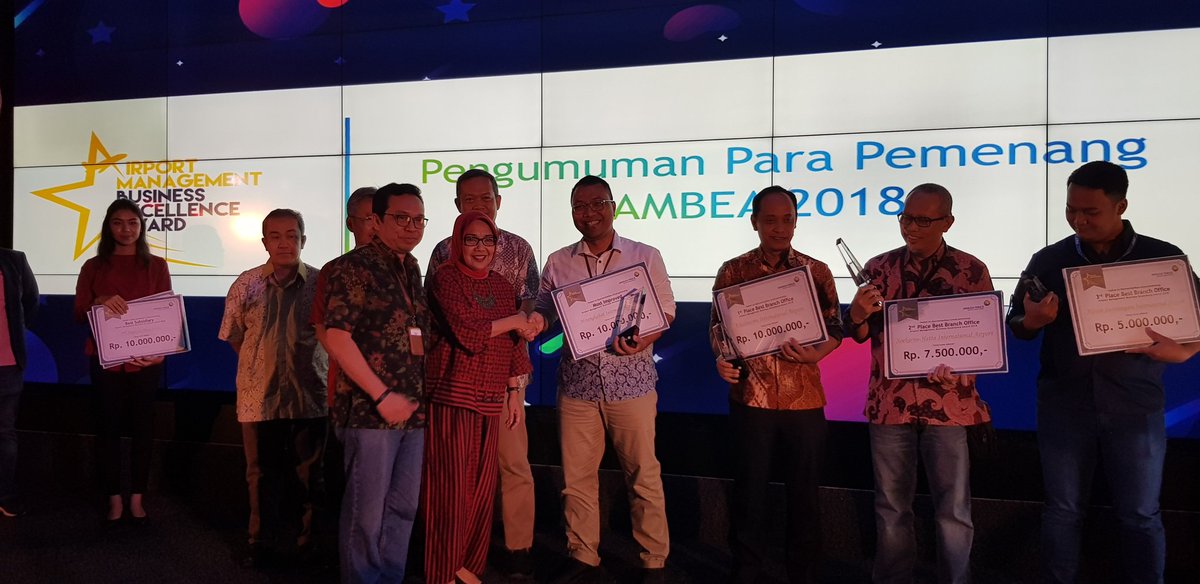 PDG_AP2's tweet photo. #Activefest2.0 telah berakhir dan inilah para peserta agent of change dari bandara udara @PDG_AP2
#kitamemilihberubah
#activefest
#angkasapura2 https://t.co/Ums7gZARwk