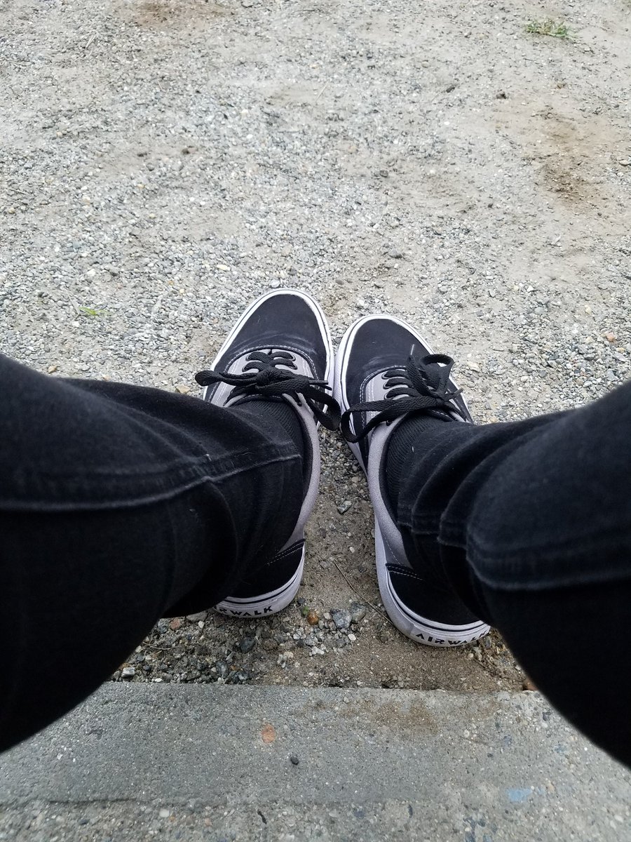 CashMasterCane's tweet photo. Hey slaves. Its been a while. I bet you miss seeing masters amazing feet. Not being able to get off to new pics must be hard on your tiny pencil dicks #feetmaster #cashslaves #pencildick #shoes #findom #feetfetish #footworship https://t.co/uvWdspZrMI