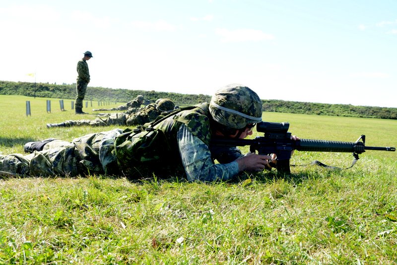 2Div_Comd_2Div's tweet photo. Félicitations aux membres de la @2divca_2candiv qui ont participé à la Concentration de tir aux armes légères des Forces armées canadiennes. Le tir de précision est une habilité essentielle pour nous. #CTALFAC https://t.co/t0GKgLdGed