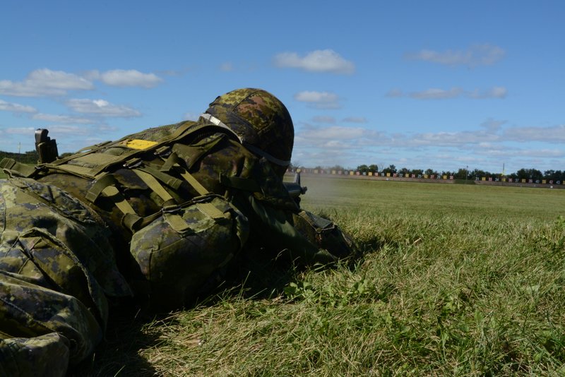2Div_Comd_2Div's tweet photo. Félicitations aux membres de la @2divca_2candiv qui ont participé à la Concentration de tir aux armes légères des Forces armées canadiennes. Le tir de précision est une habilité essentielle pour nous. #CTALFAC https://t.co/t0GKgLdGed
