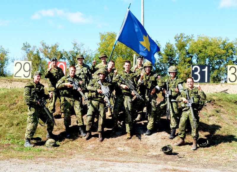 2Div_Comd_2Div's tweet photo. Félicitations aux membres de la @2divca_2candiv qui ont participé à la Concentration de tir aux armes légères des Forces armées canadiennes. Le tir de précision est une habilité essentielle pour nous. #CTALFAC https://t.co/t0GKgLdGed