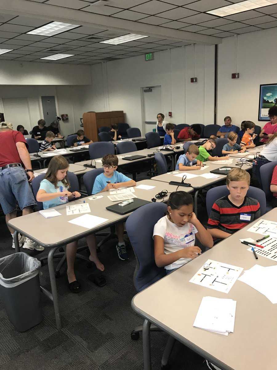 BBMSTechED's tweet photo. Science Saturday at IHMC was a hit! We learned logic with Ozobots. https://t.co/xqz4EY4zia