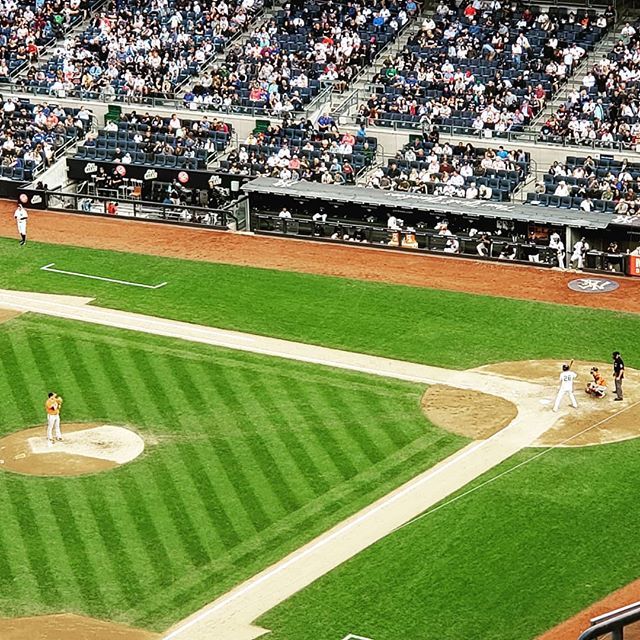 AllenWan1's tweet image. What happens at a Baseball Game? Idk people stand around and throw balls to hit them.... I think lol with @love_never_fails_92 #yankeestadium #whatisbaseball #otakuinthewild ift.tt/2zooPi0