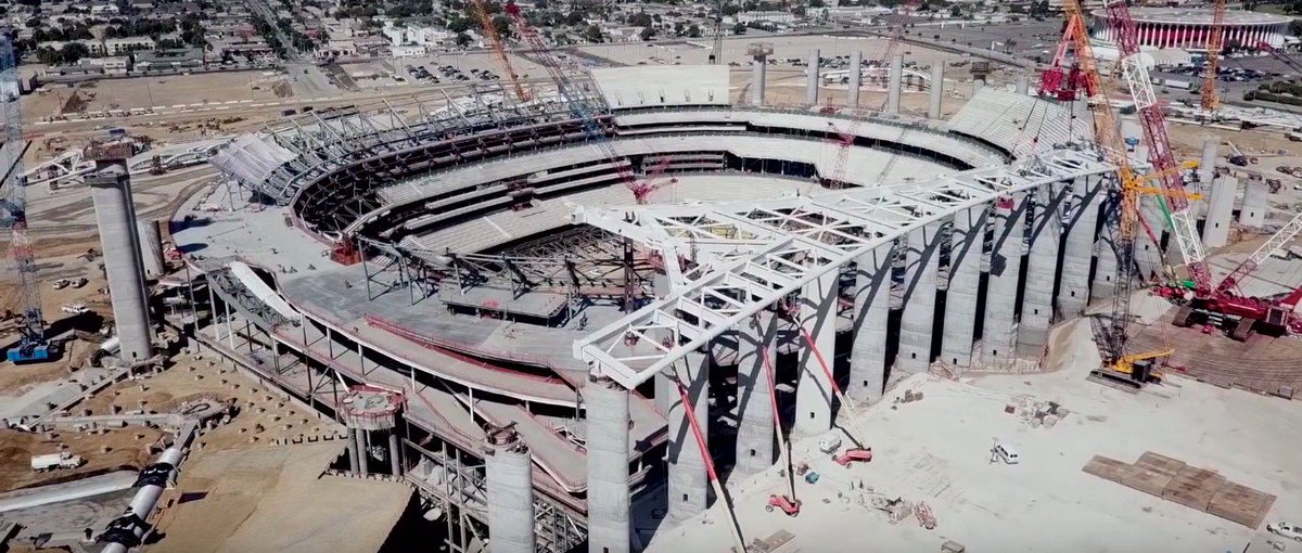 StadiumDB's tweet photo. The world's most expensive stadium is already getting parts of its roof, total progress of over 50%. Opening in 2020, as planned. #NFL2LA https://t.co/xgpWTNv63m https://t.co/dWTdx8RdiL